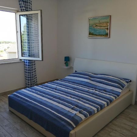 Apartmani Nevera Krk Town Buitenkant foto