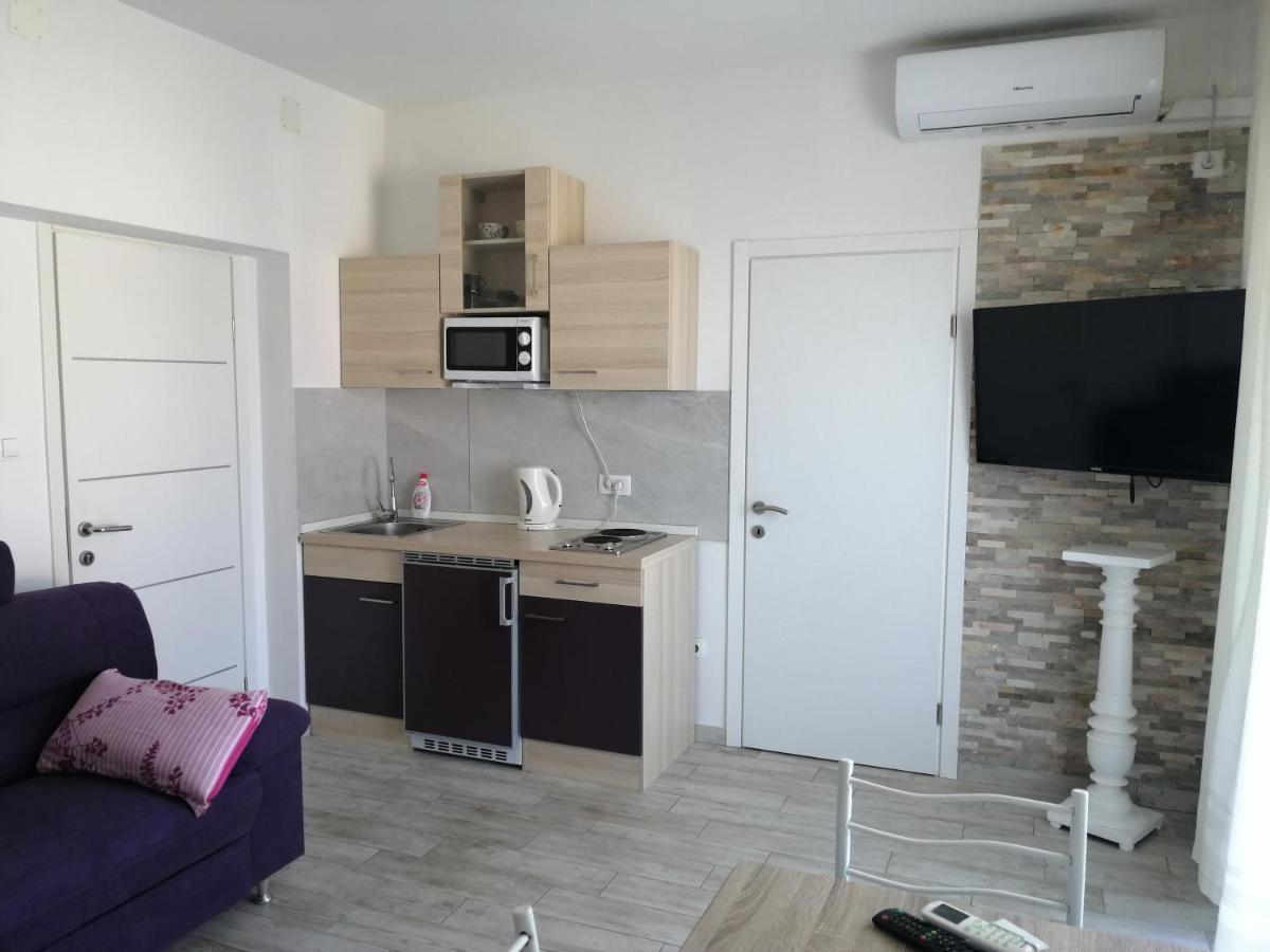Apartmani Nevera Krk Town Buitenkant foto