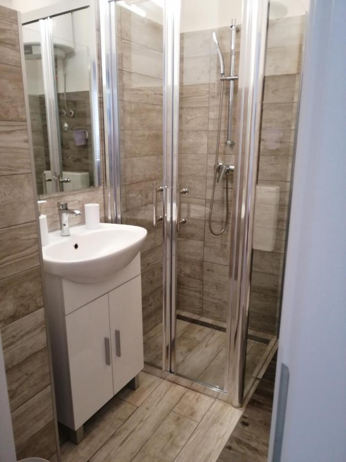 Apartmani Nevera Krk Town Buitenkant foto