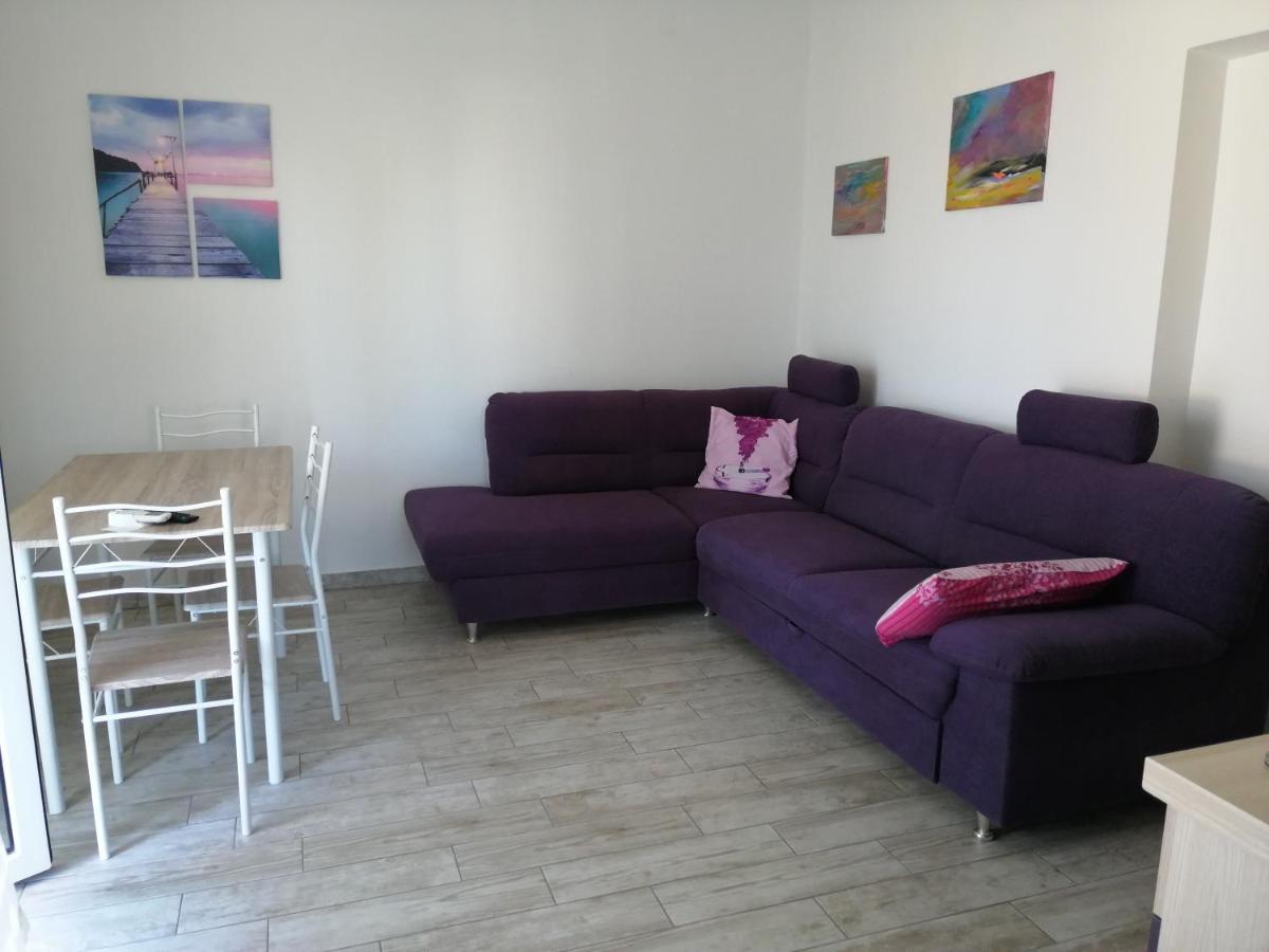 Apartmani Nevera Krk Town Buitenkant foto