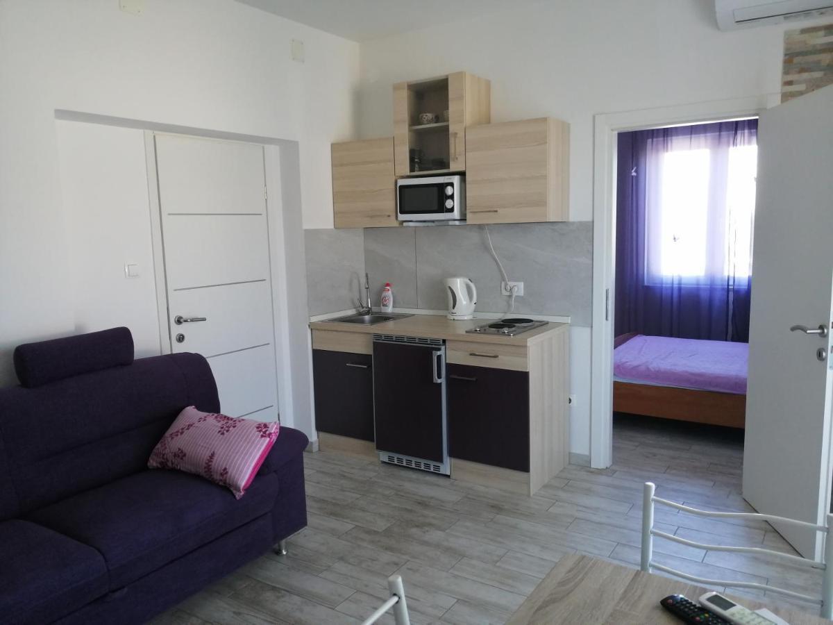 Apartmani Nevera Krk Town Buitenkant foto