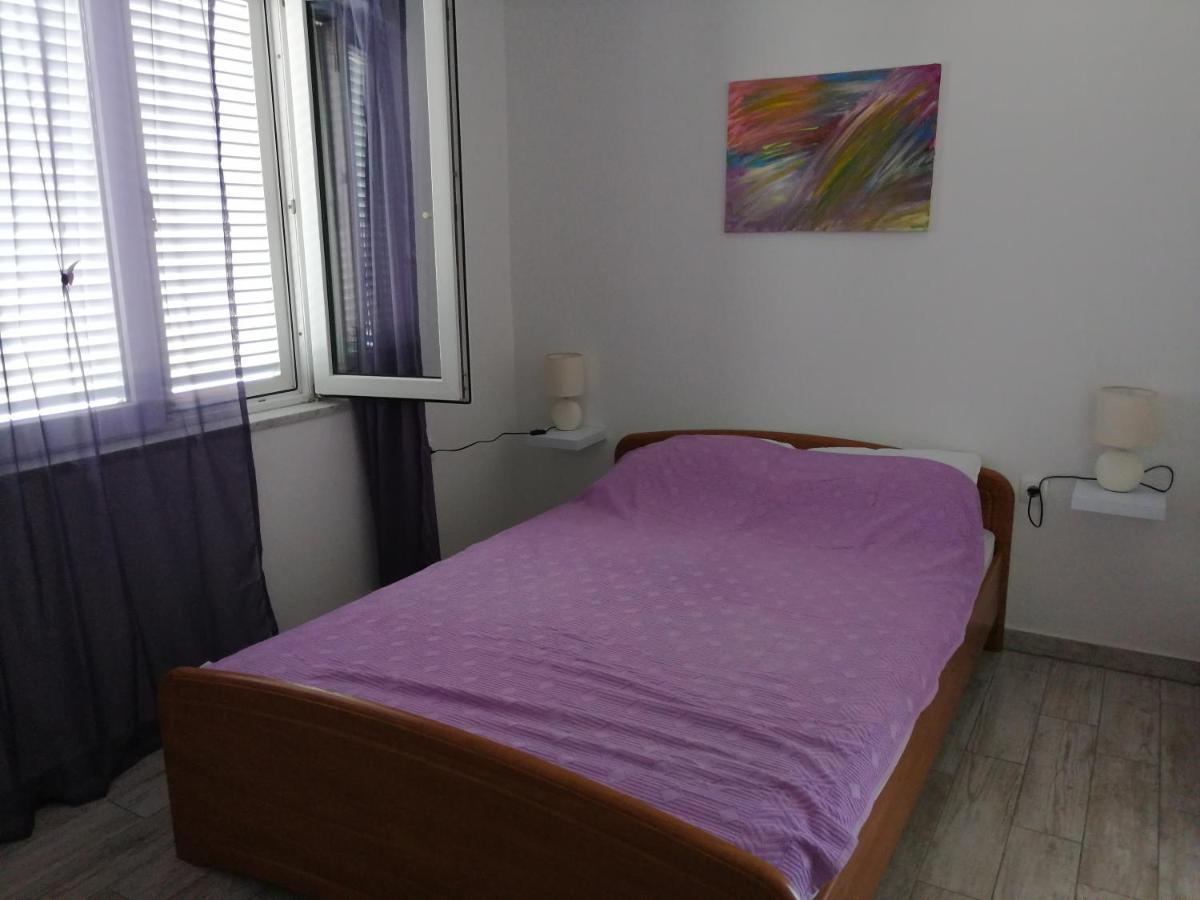 Apartmani Nevera Krk Town Buitenkant foto