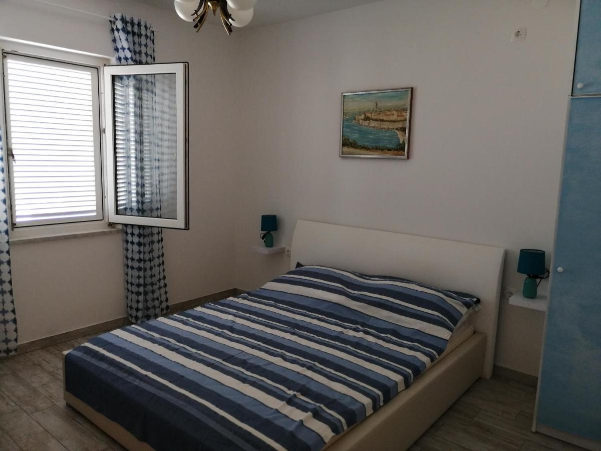 Apartmani Nevera Krk Town Buitenkant foto