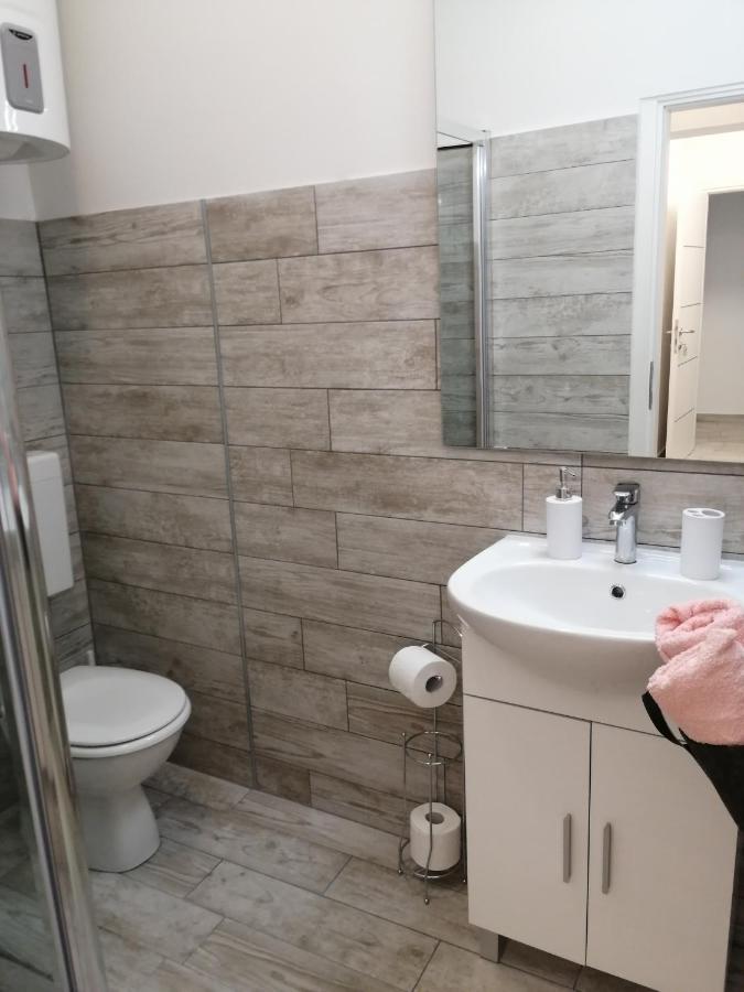 Apartmani Nevera Krk Town Buitenkant foto