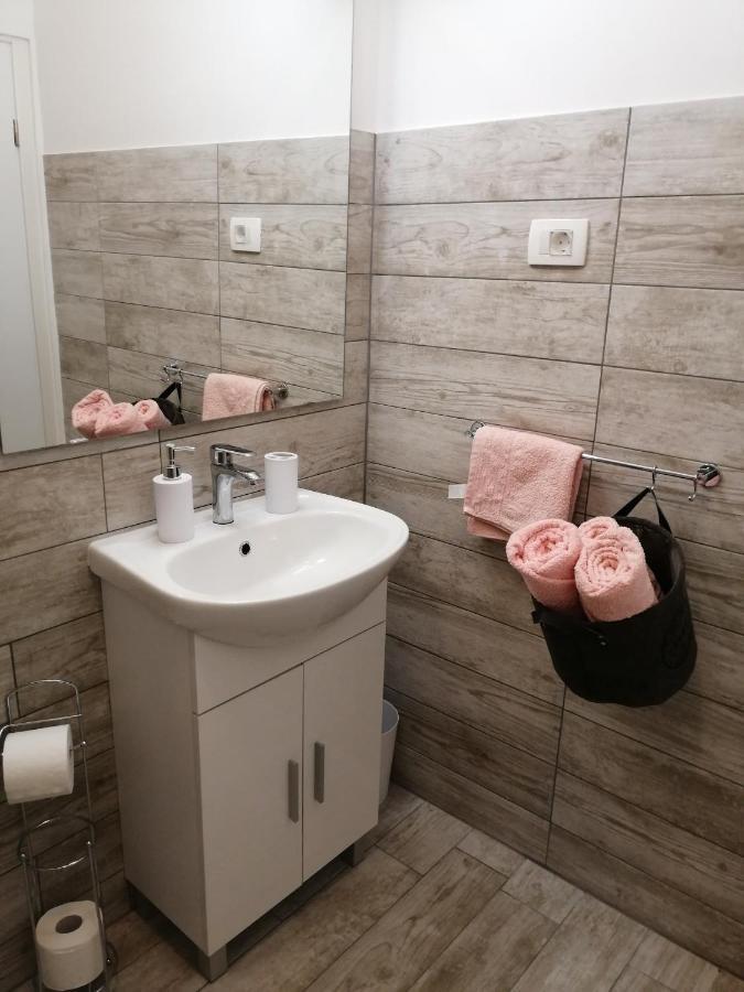 Apartmani Nevera Krk Town Buitenkant foto